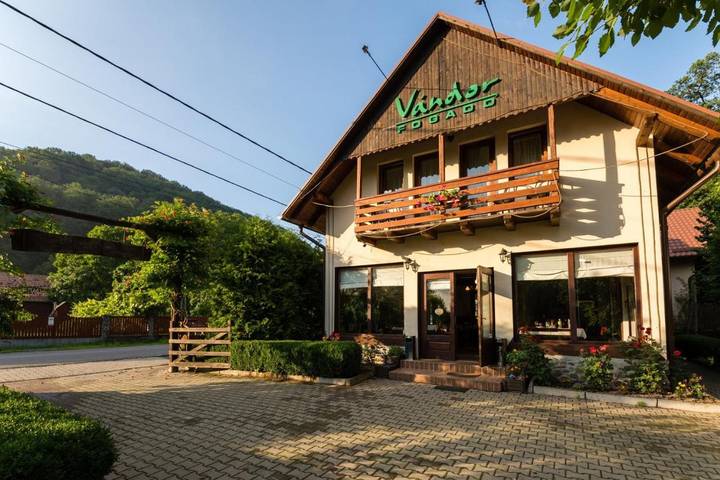 Maison d’hôte pour 2 personnes, avec vue ainsi que jardin et terrasse, animaux acceptés dans Mureș