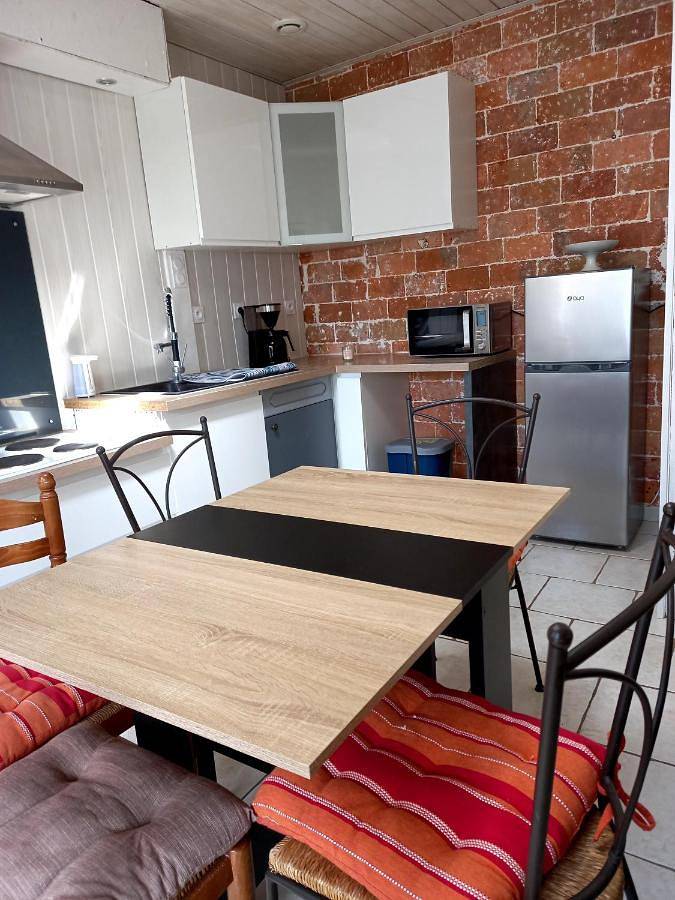 Location de vacances pour 5 personnes, avec piscine et jacuzzi ainsi que sauna et jardin à Mareuil-sur-Lay-Dissais - 3