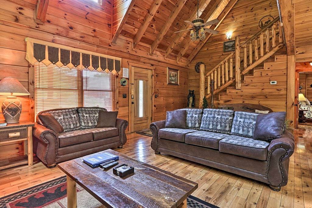 Pigeon Forge Getaway w/ Covered Patio & Hot Tub! in Pigeon Forge, Sevier County