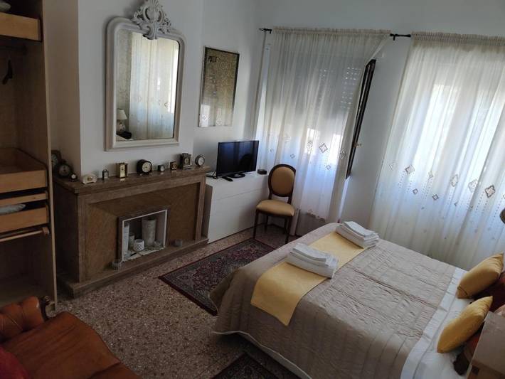 B&b per 3 persone, con Balcone e Terrazza nonché Giardino e Panorama a Eur (Roma)