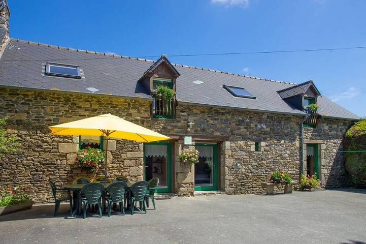 Gîte pour 8 personnes, avec Terrasse et Jardin à Saint-Denoual