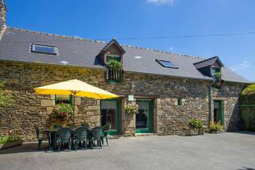 Gîte pour 8 personnes, avec terrasse et jardin à Saint-Denoual