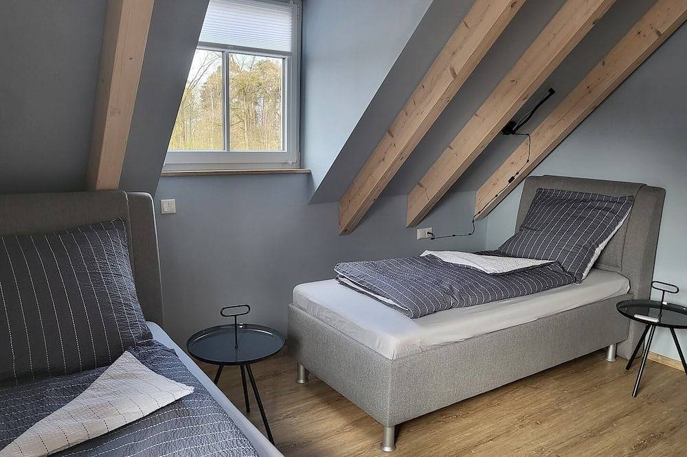 Ganze Wohnung, Ferienhaus 1 mit Sauna und Whirlpool in Feuchtwangen, Romantische Straße