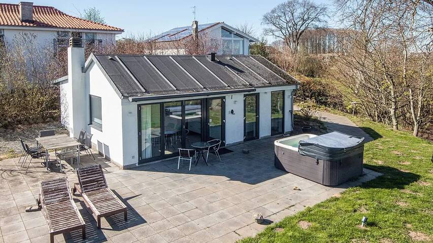 Ferienhaus für 7 Personen, mit Sauna und Whirlpool sowie Terrasse in Årøsund
