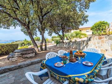 Gîte pour 3 personnes, avec terrasse et jardin, animaux acceptés à Lumio