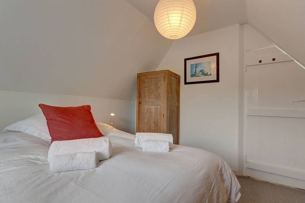 Detached 1-bed cottage overlooking the salt marshes in Salthouse, Norfolk Coast
