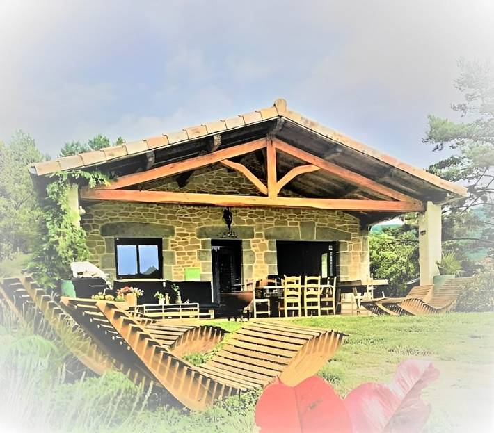 Gîte pour 10 personnes, avec terrasse ainsi que jardin et jacuzzi, animaux acceptés dans Lozère - 3