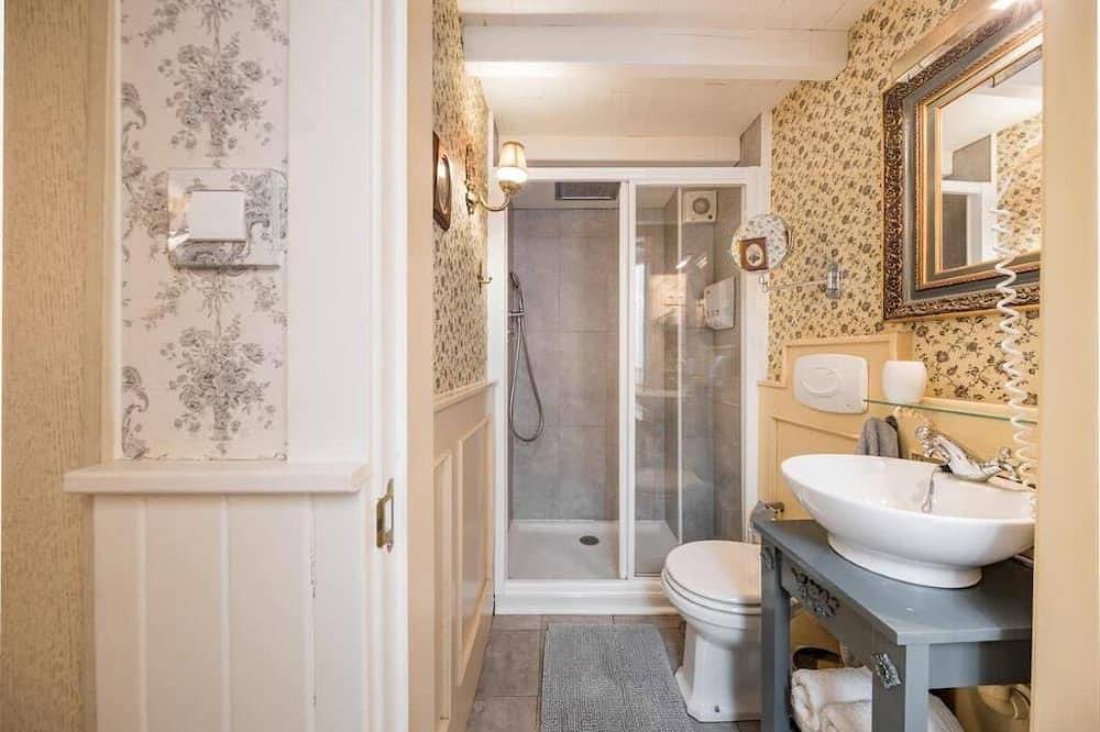 Casa de Carmen. Bañera, chimenea y terraza. Casa del S Xvii. in Corcubión, Costa da Morte