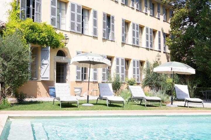 Chambre d’hôte pour 15 personnes, avec vue et piscine ainsi que jardin et terrasse