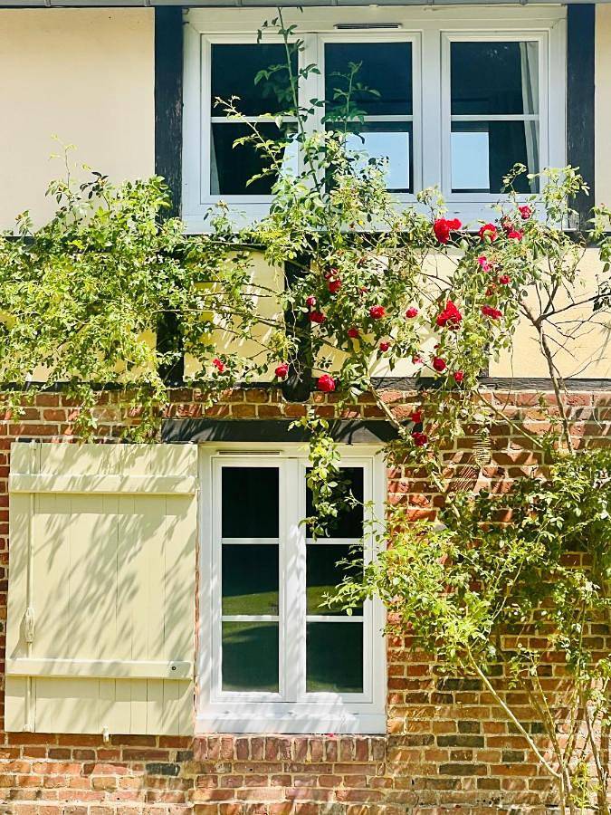 Location de vacances pour 7 personnes, avec piscine et jardin ainsi que vue et terrasse à Fleury-la-Forêt - 2