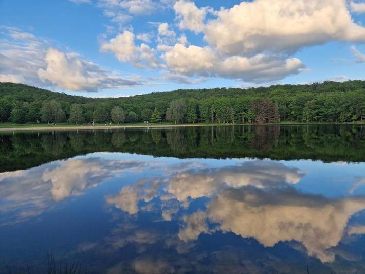 Tente pour 6 personnes, avec terrasse en Corrèze
