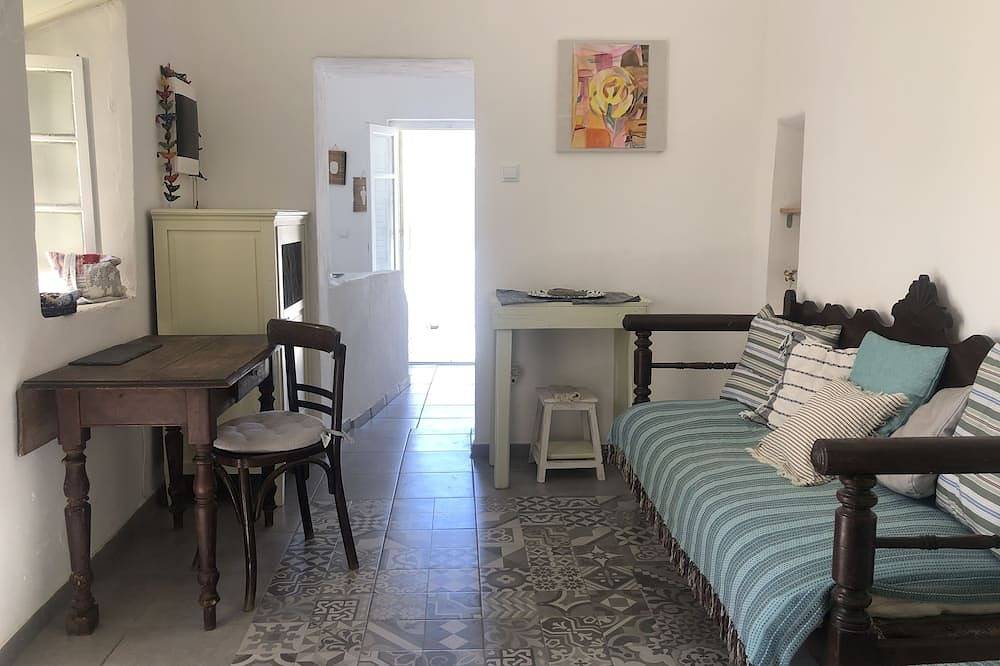 Cycladic White Stone House in super convinent location Chora in Cícladas