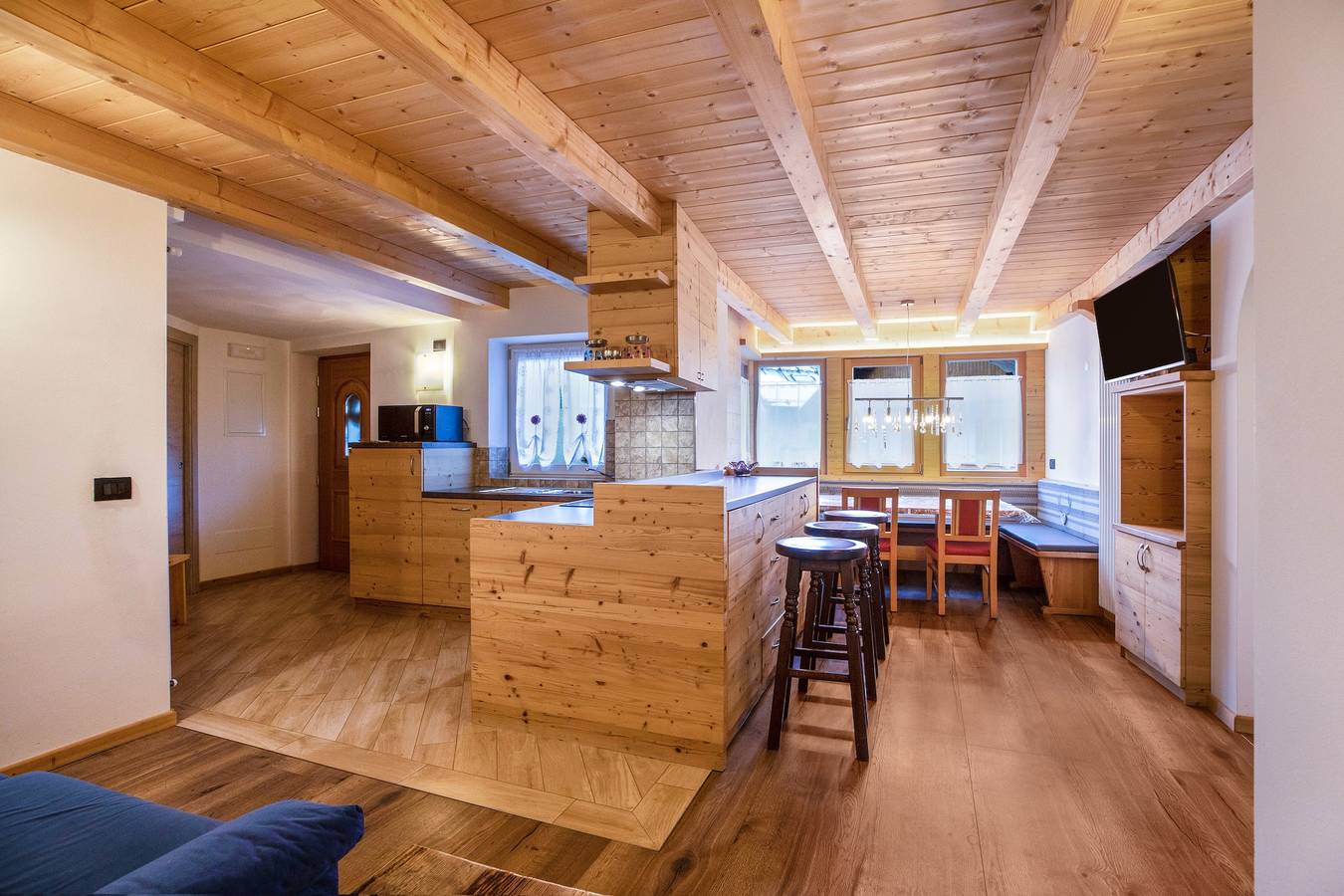 Entire apartment, Apartment Chalet Osmar Appartamento 2 with Mountain View, Wi-Fi, Garden & Terrace in Campitello di Fassa, Dolomiti Superski