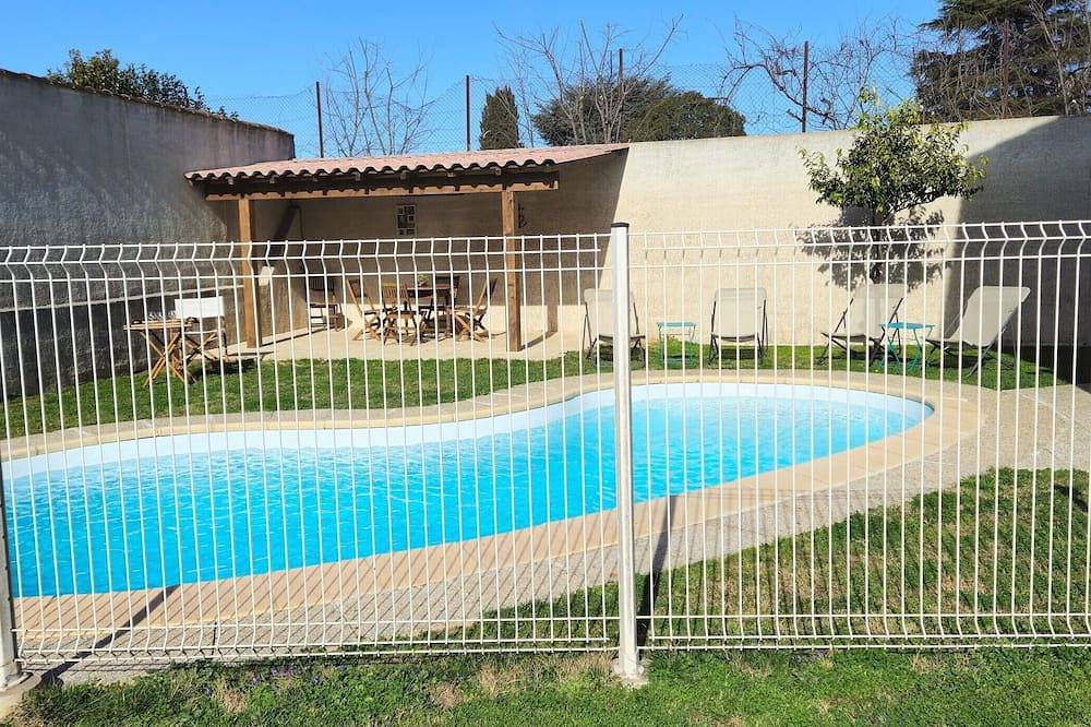 Holiday Home 'Villa En Camargue' with Shared Pool, Wi-Fi and Air Conditioning in Vauvert, Nimes region
