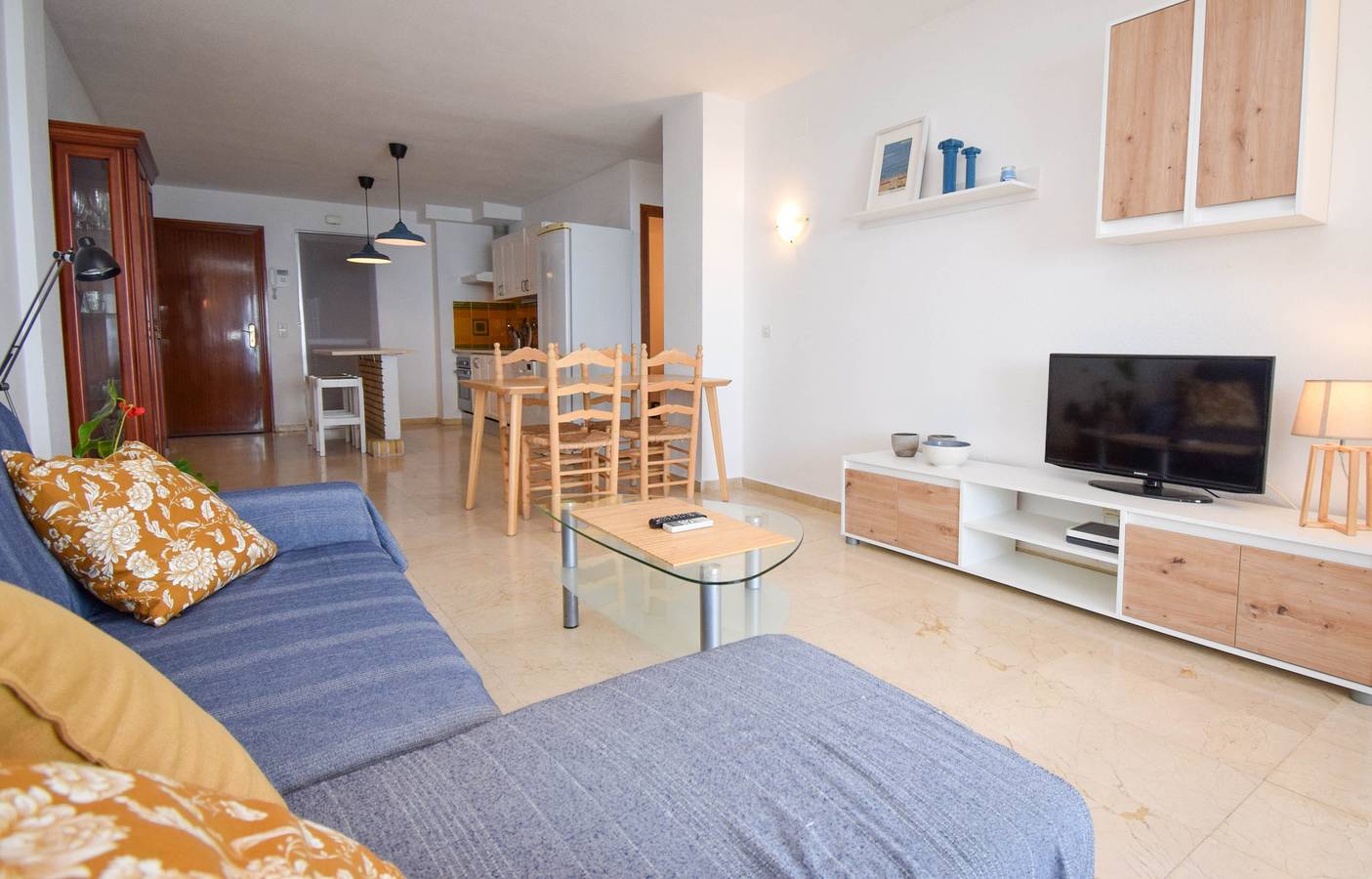 Apartamento entero, Ref: 276. 2 bedroom seafront apartment with pool and parking in Los Boliches, Fuengirola