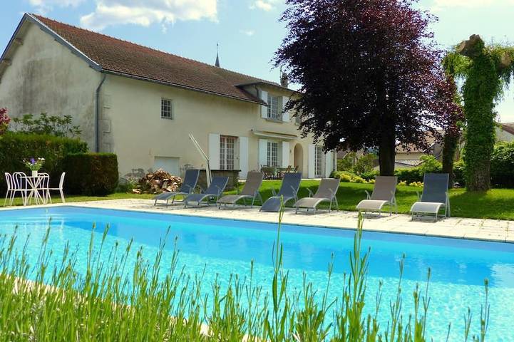Gîte pour 10 personnes, avec terrasse et jardin, animaux acceptés
