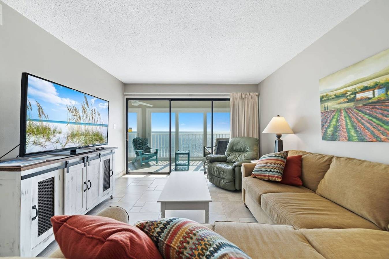Entire apartment, Edgewater 82- floor to ceiling glass doors 2 bedrooms low density complex in Gulf Shores, Mobile Bay