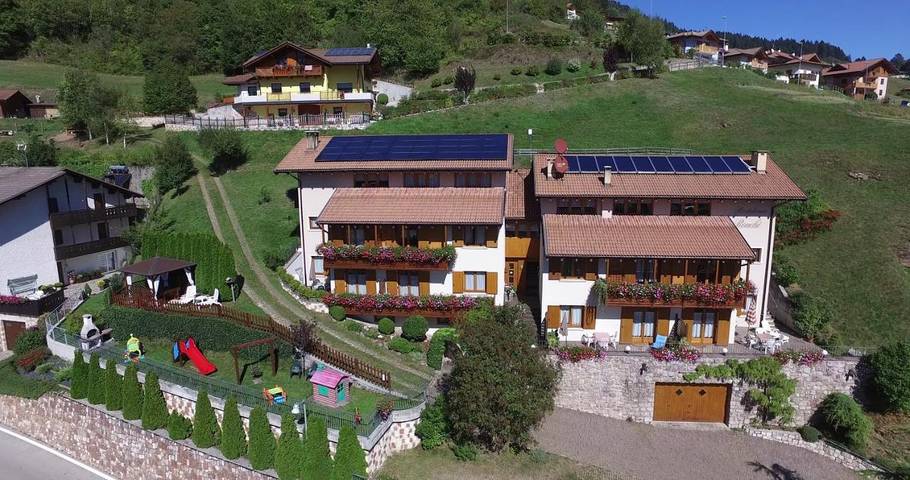 B&b per 3 persone, con Balcone e Terrazza nonché Giardino e Vista lago ad Andalo