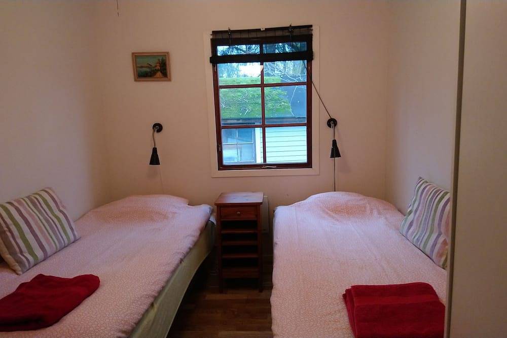 Einfamilienhaus mit Strandlage.Wifi Renoviertes Boot, Fahrräder, Strom inklusive in Stora Lundby distrikt, Lerum