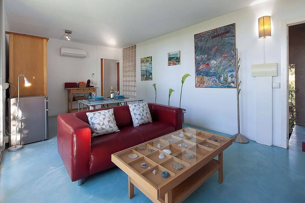 Ganze Wohnung, Apartment in the heart of nature near Seville with swimming pool and parking in Urbanización "Villas de Montesillos", Espartinas