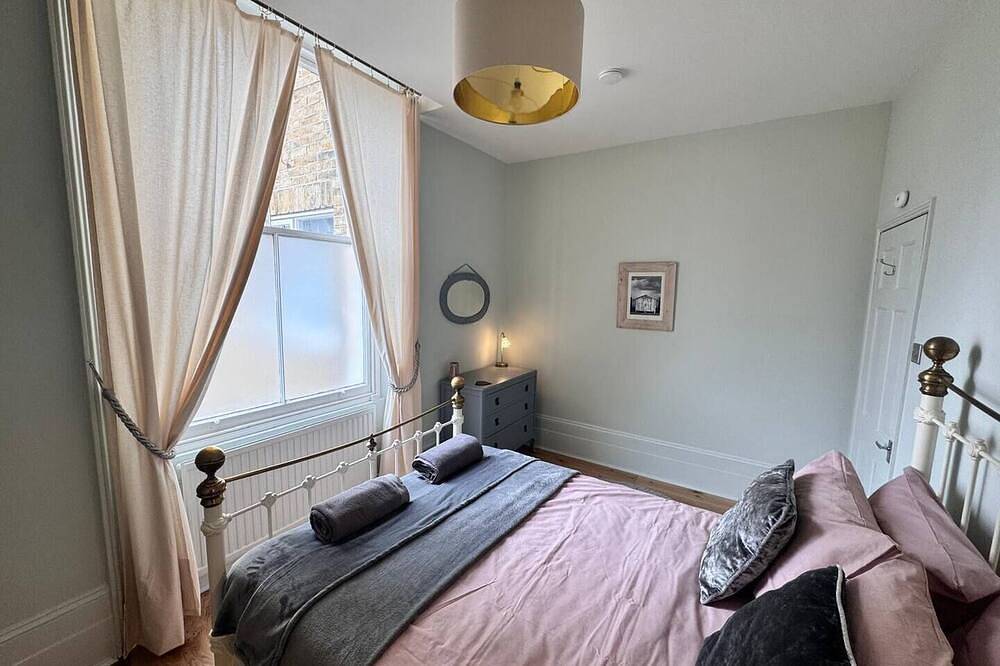 Entire apartment, Newly Refurbished - Margate Sunset Retreat - Direct Sea Views in Botany Bay, Kent