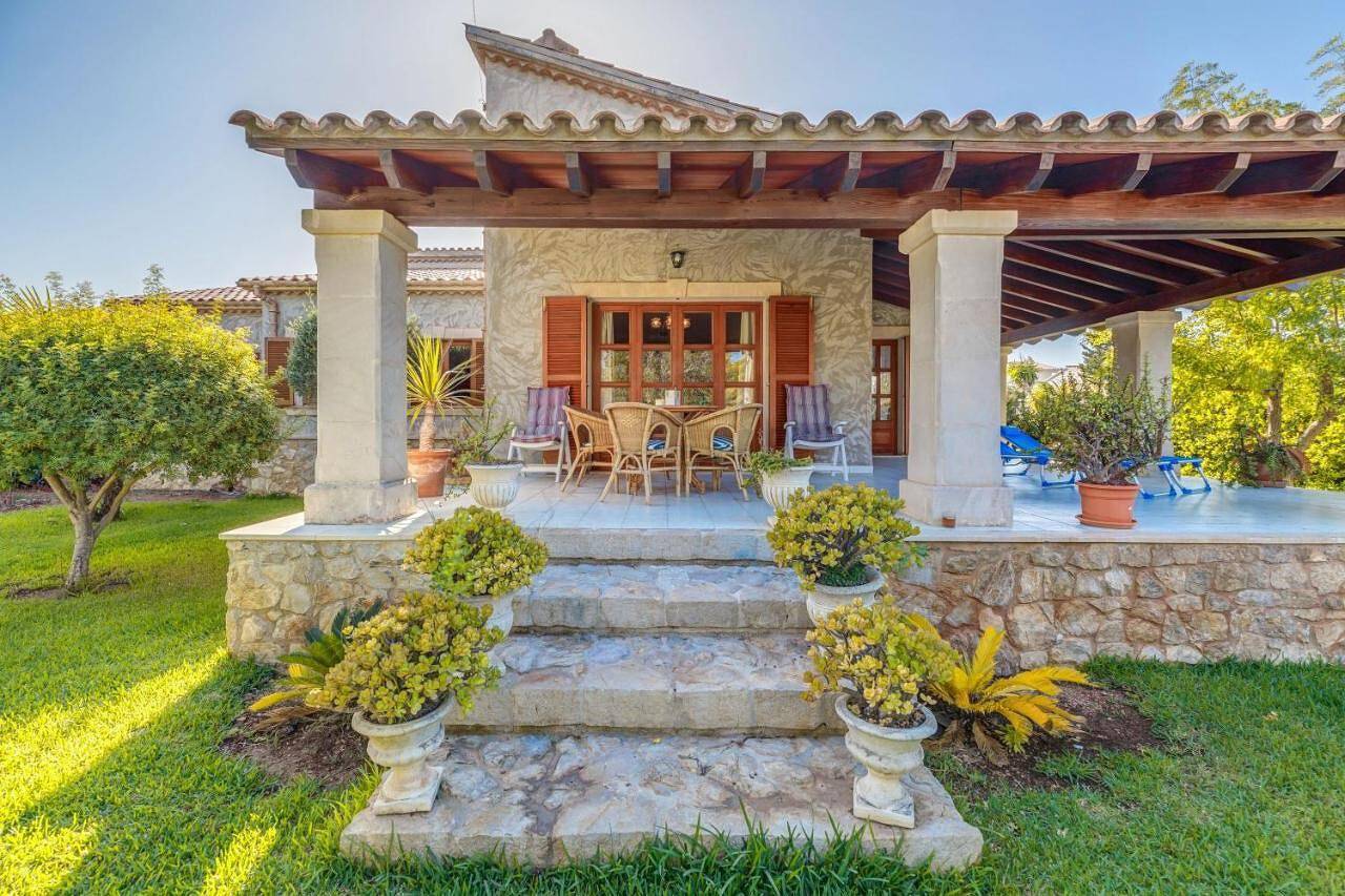 Villa 'Ginebro Puerto Pollença' con piscina privata, Wi-Fi e aria condizionata in Port de Pollença, Pollença