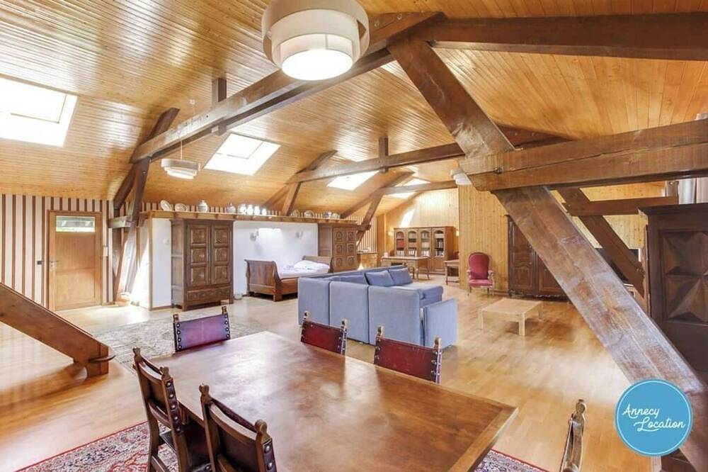 Appartement entier, Bergerie : Appartement Loft vue Lac et Montagnes in Talloires-Montmin, Région d'Annecy