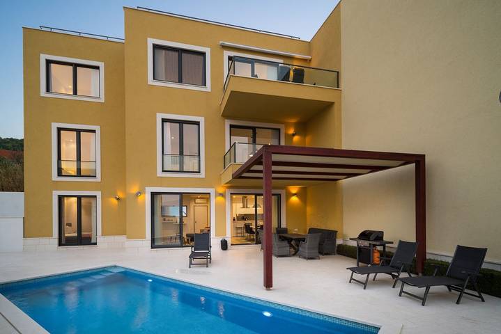 Villa pour 12 personnes, avec jardin à Slatine - 2