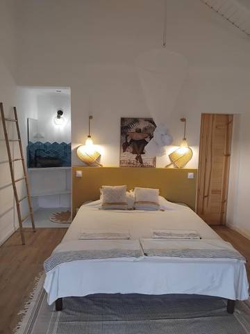 Gîte pour 2 personnes, avec jacuzzi et terrasse à Grand-Bourg