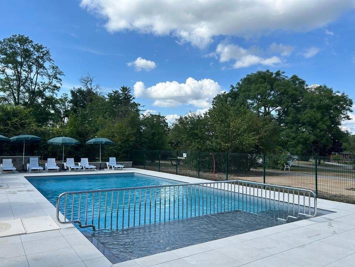 Camping pour 4 personnes, avec terrasse et jardin ainsi que vue et piscine dans Grand Est - 2