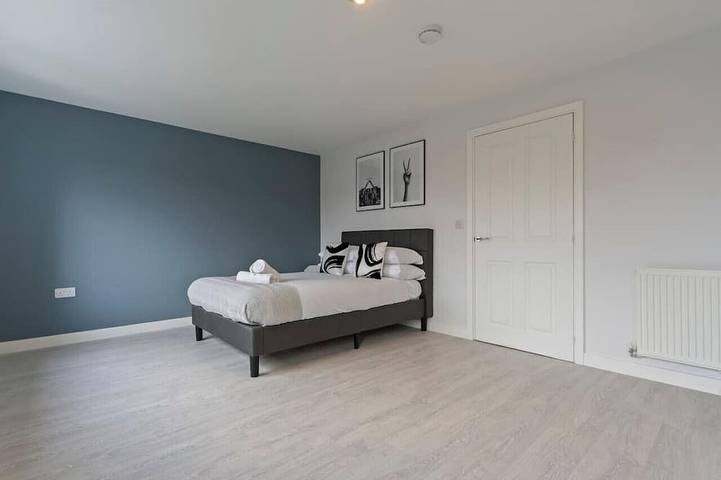 Maison Exquise 7 Chambres 5.5 Salles de Bain avec Parking in Upton (Northamptonshire), Northampton