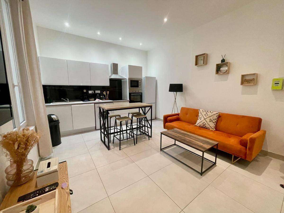 Appartement entier, Two-Bedroom Apartment in Sète, Côte méditerranéenne (France)