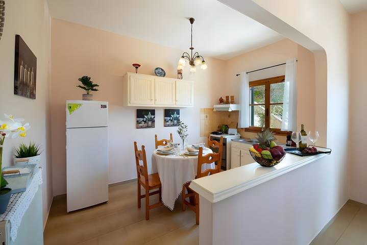 Appartement entier, Appartement « Maestro 2 » avec balcon, Wi-Fi et climatisation in Vlachopoulatika, Paxos