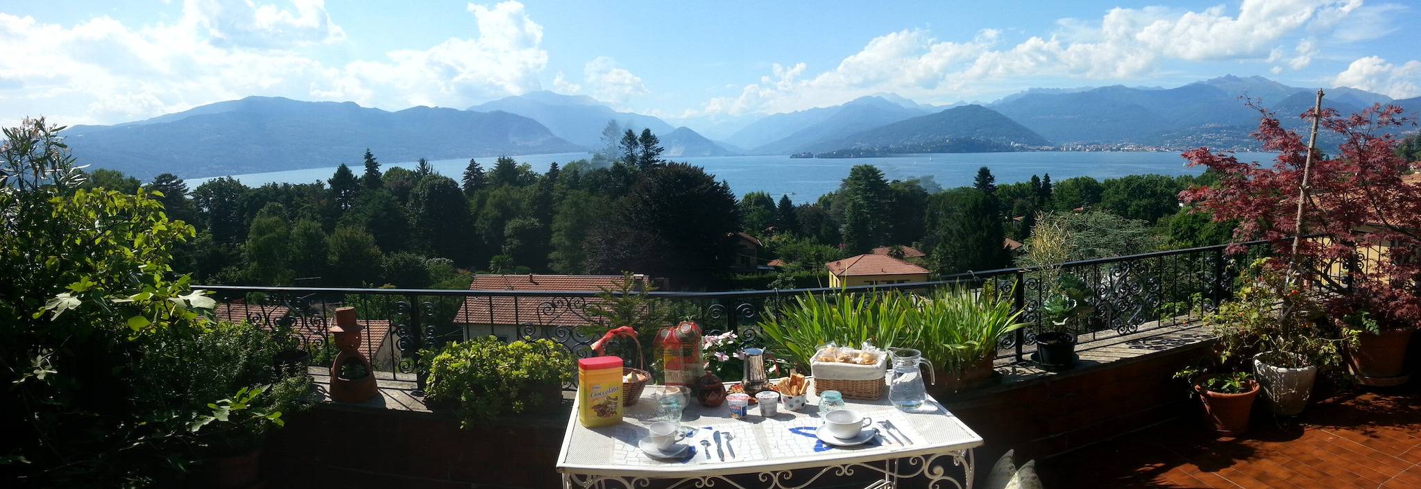 Ganze Wohnung, Apartment 'L'attico Con Terrazza Vista Lago' mit Seeblick, privater Terrasse und Wlan in Ceresolo, Laveno-Mombello