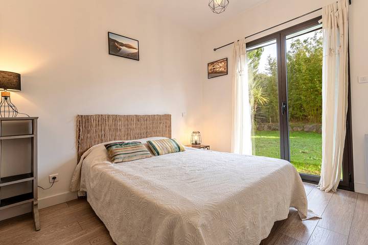 Location de vacances pour 6 personnes, avec piscine ainsi que terrasse et jardin à Cauro - 4