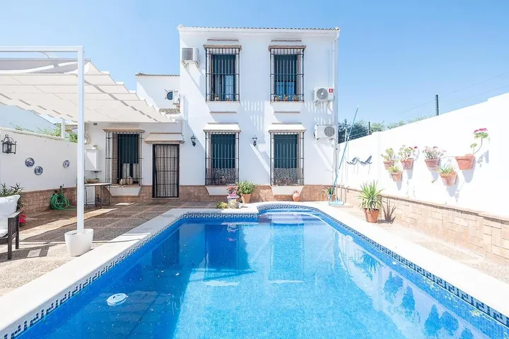 Villa pour 6 personnes, avec jardin et piscine - 1