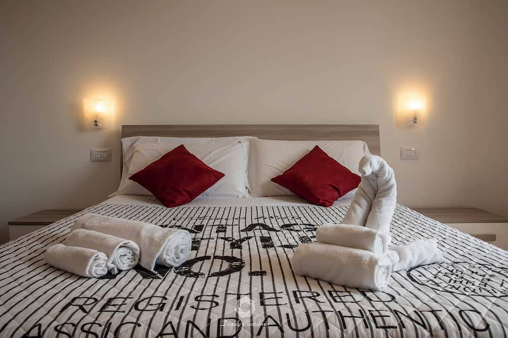 Geheel appartement, Thea apartment Comfort with terrace and balcony in Torri del Benaco, Garda Bergen