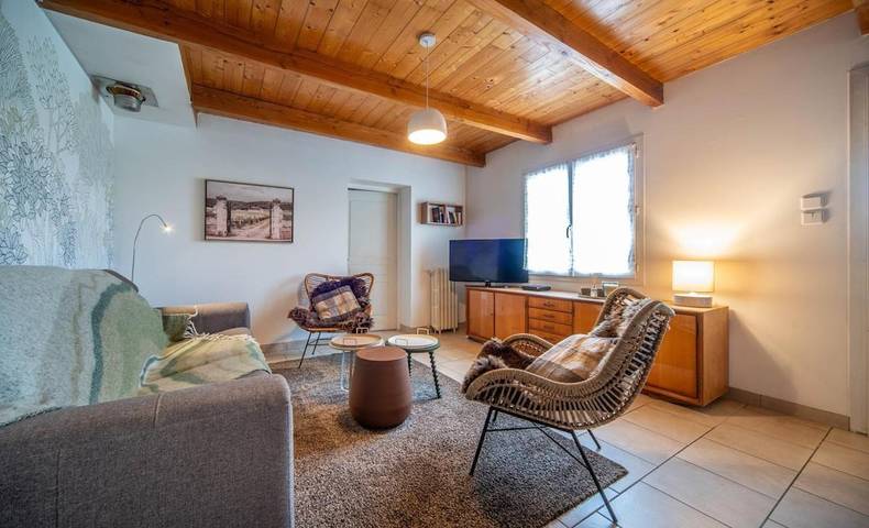 Location de vacances pour 6 personnes, avec terrasse dans La Charmee