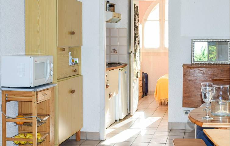 Appartement de vacances entier, Retraite en bord de mer avec parking, TV et kitchenette in Royan, Côte de Beauté