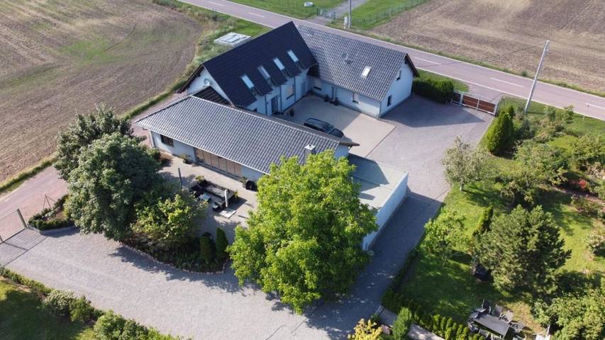 Ferienhaus für 8 Personen, mit Terrasse und Garten sowie Pool und Ausblick