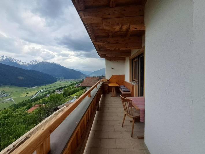 Ferienwohnung für 6 Personen, mit Balkon und Terrasse sowie Garten und Ausblick