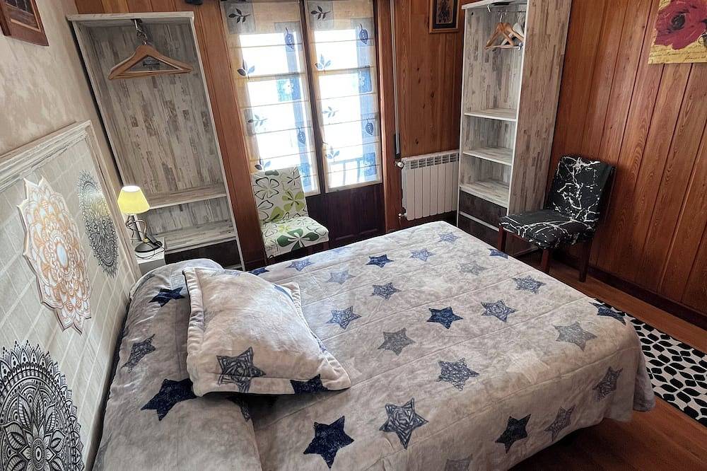 Chaleco tourist house in Sierra Cebollera with private terrace. in Lumbreras, La Rioja Province