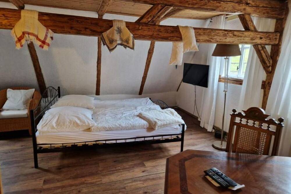 Ganze Wohnung, Nr. 5 Knepp-Hänel-Haus Anno 1886 in Grünhainichen, Erzgebirge