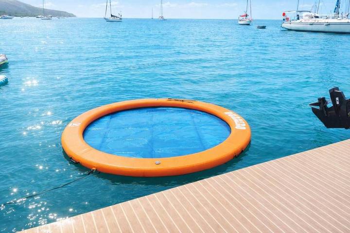 Bateau pour 4 personnes, avec piscine ainsi que terrasse et jacuzzi en Martinique - 3