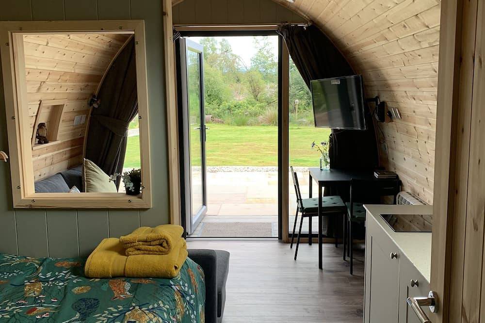 Tawny Owl Pod with Hot Tub in Oban, Loch Linnhe