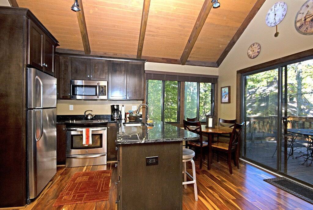 Brandneue Vermietung! . Mitgliederausweise. 100 Meter zum Tyro Hang in Wintergreen, Nelson County