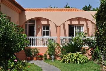 Ferienwohnung für 3 Personen, mit Balkon und Garten in La Caleta de Interián