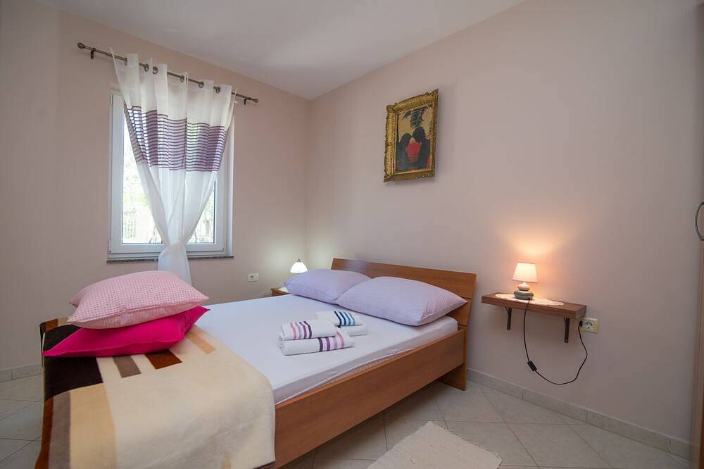 Ganze Wohnung, 2-Zimmer-Ferienwohnung mit Terrasse Punta kriza, Cres in Lošinj, Cres