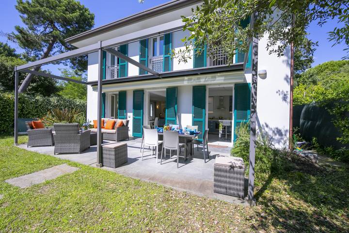 Villa für 10 Personen, mit Terrasse, kinderfreundlich in Massa