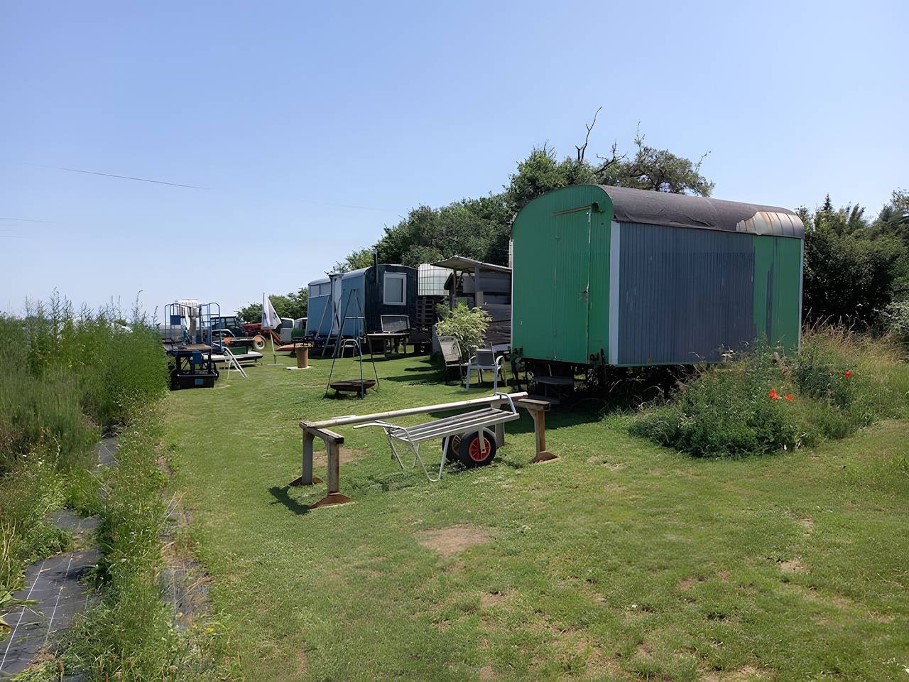 Ganze Ferienwohnung, Bauwagen 'Natur Pur/No.7' mit eigenem Freisitz und Blick über das Land. in Ötisheim, Nordschwarzwald